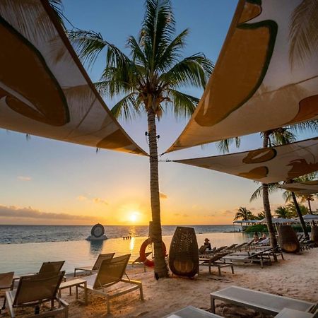 Papagayo Beach Resort (Adults Only) Willemstad Exteriör bild