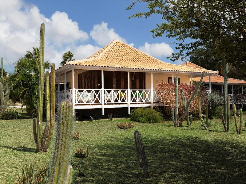 Papagayo Beach Resort (Adults Only) Willemstad Exteriör bild
